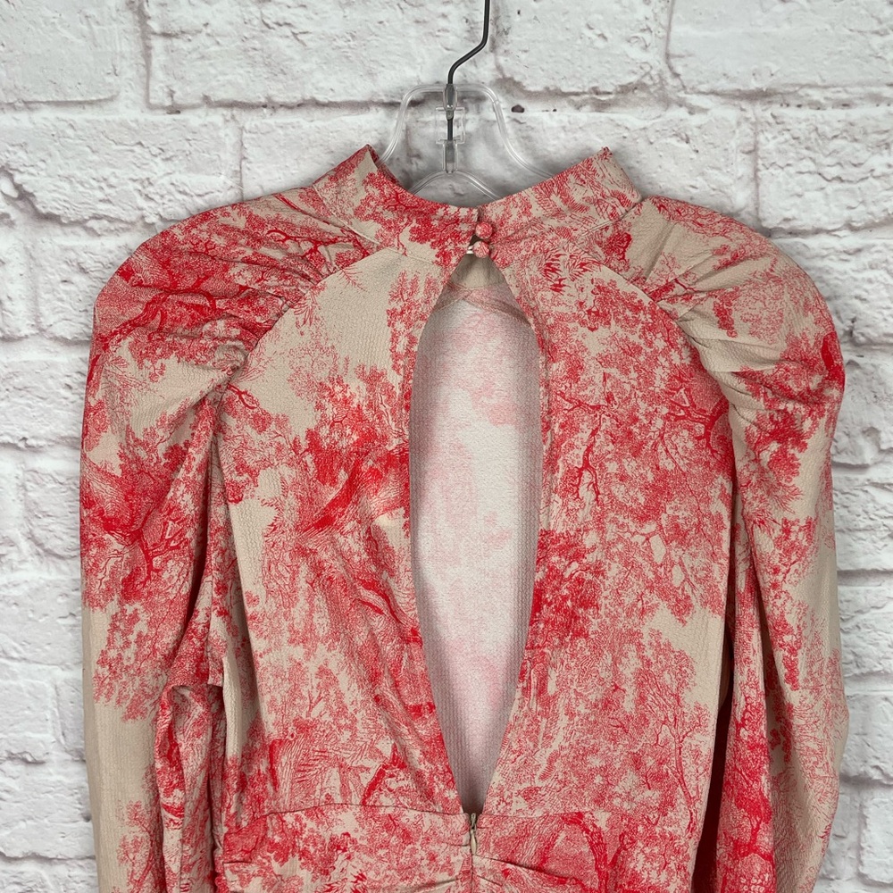 In The Style X Lorna Ruched Open Back Long Sleeve toile de Jouy Mini Dress 4! - Picture 6 of 7
